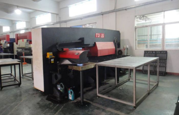 全自(zi)動32頭沖床(chuang)